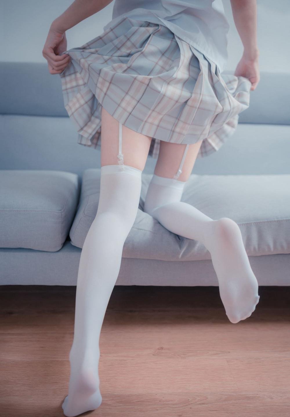 av����