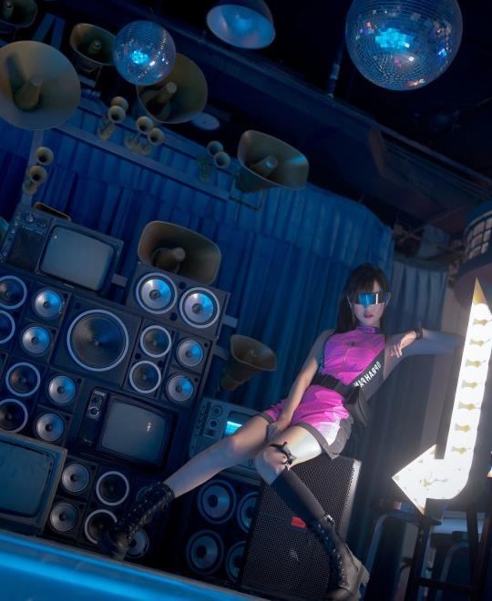 ���ߣ���ɫ�����Ļ�ɫ����ģ�ͷ��