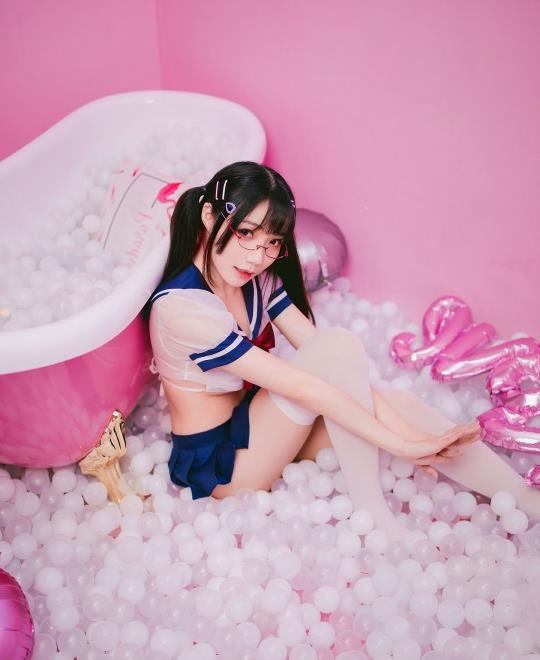 �䳸����